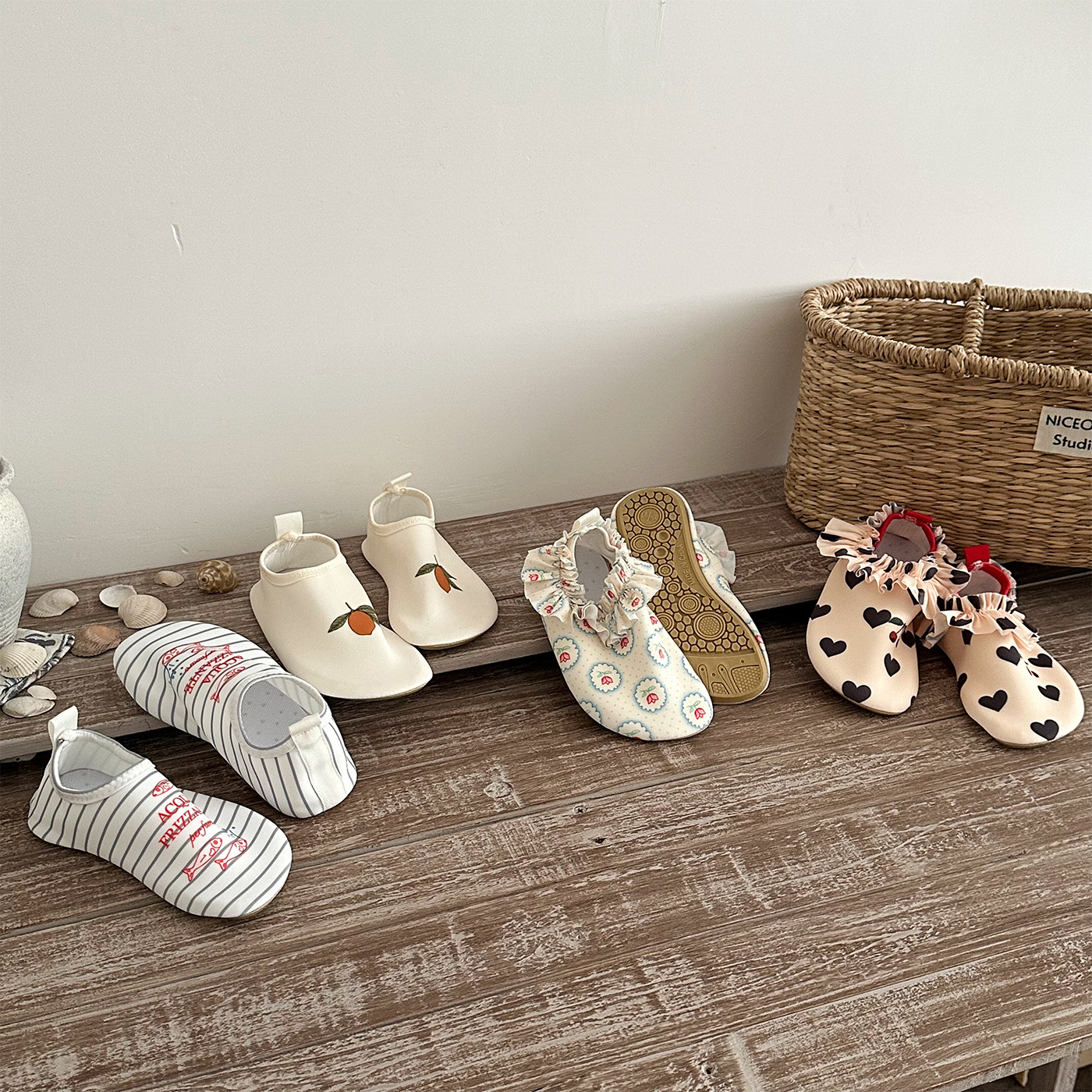 New Childrens Beach Shoes Non-slip For Water Parks photo 1