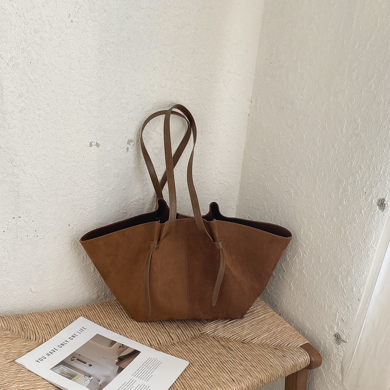 Womens Large-Capacity Casual Matte-Effect Under-Arm Bucket Bag photo 3