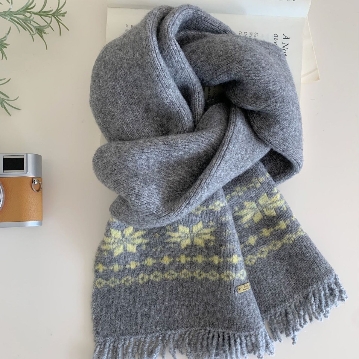 Fair Isle Wind-pattern Gray Knitted Scarf Couples Neck Warmer photo 1