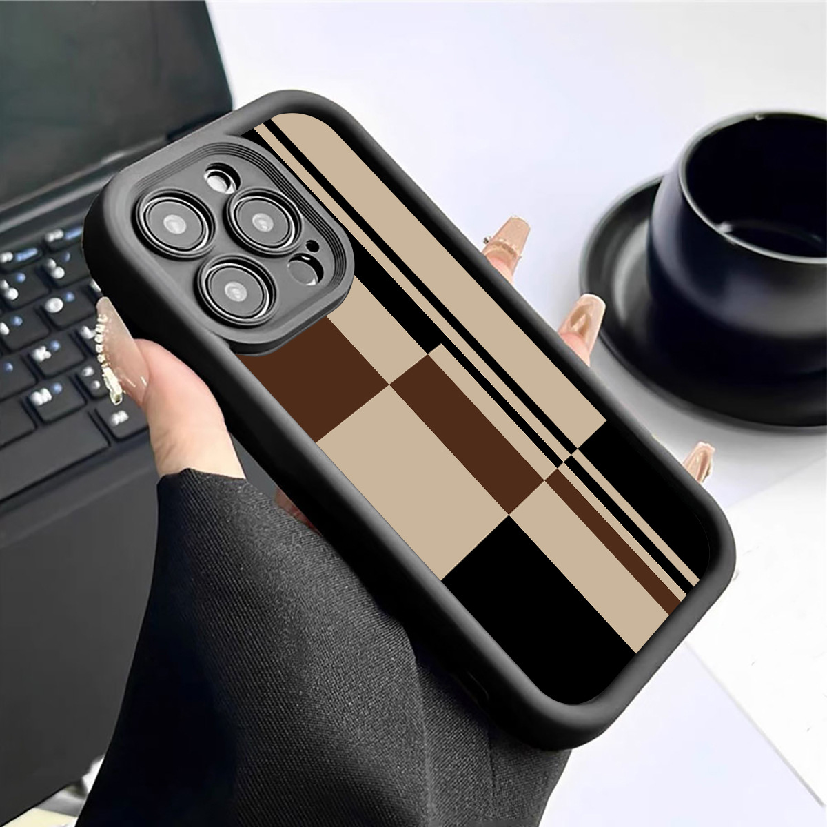 Black Corundum Stepped-eye Phone Case photo 4