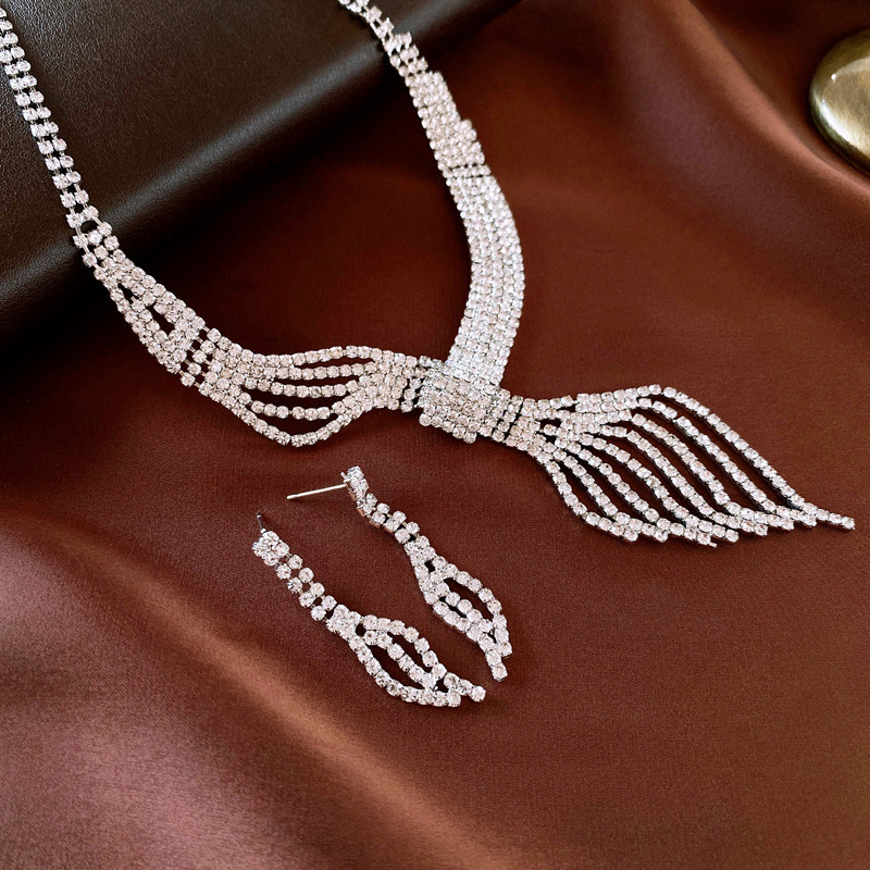 High-grade Clavicle Chain Fashion Grandeur Personality Jewelry Suit photo 3