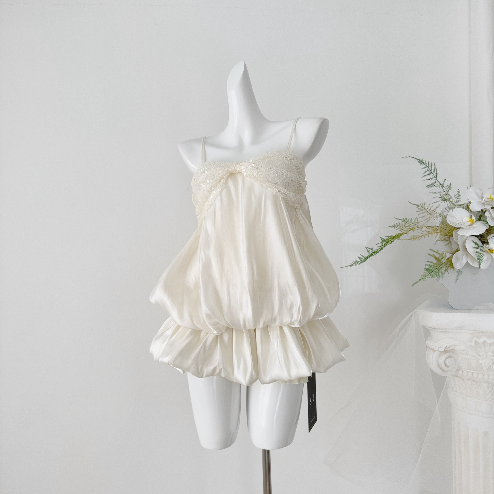 Elegant Strap Dress With A Bow Detail photo 2