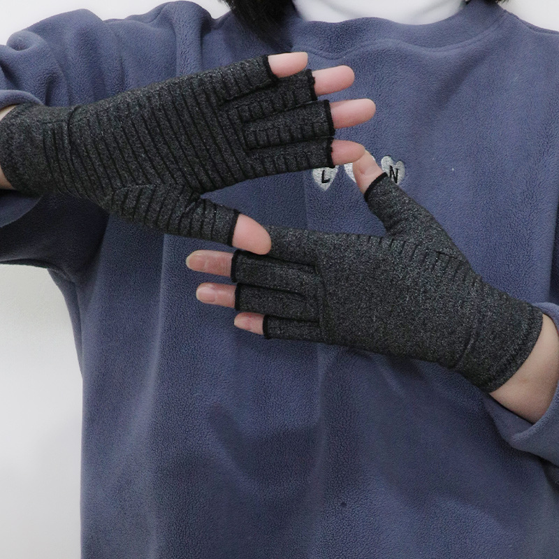 Dispensing Stripe Half-finger Gloves Universal photo 1