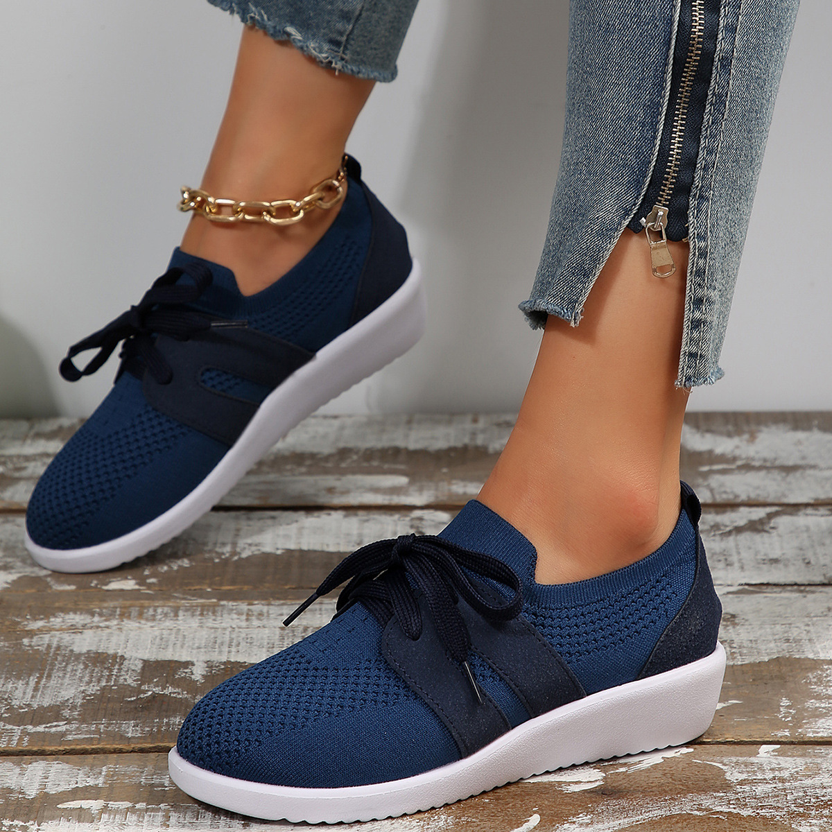 Fashionable And Comfortable Casual Women's Sports Shoes photo 2