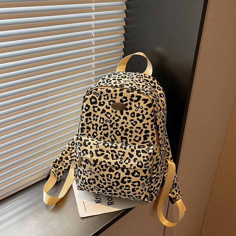 Casual And Fashionable Women's Backpack photo 5