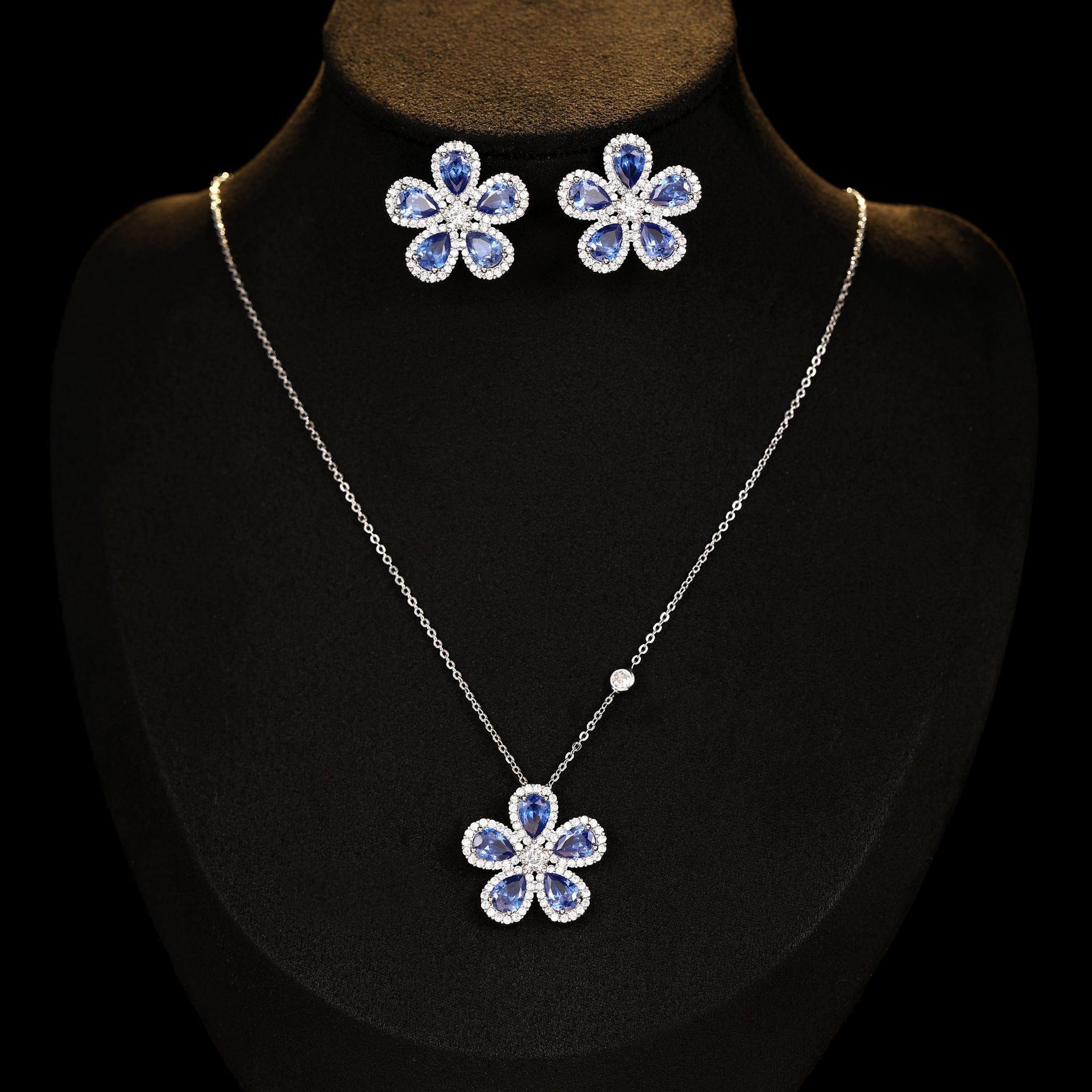 High-grade Jewelry Suit Micro Inlaid Zircon Sunflower Ear Stud Necklace A Set Of Elegant Jewelry photo 2