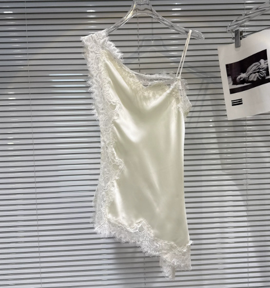Sweet-style Lace Floral Off-shoulder Camisole photo 2