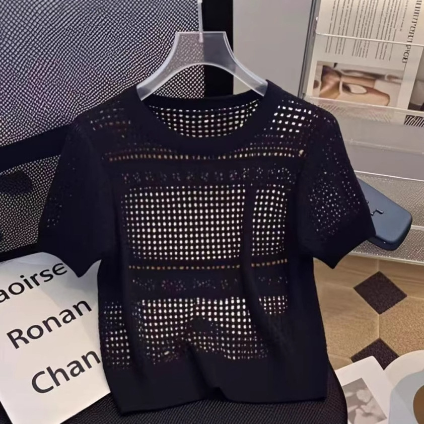 Figure-flattering Round-neck Chanel-style Hollow-out Short-sleeve Top photo 4