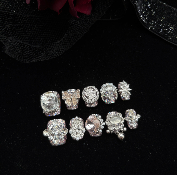 Handmade Press-on Nails In Pink, Sparkling Roses With Full Rhinestone Embellishmentsdazzling Short-style Nails That Enhance Your Complexion, Perfect For The Back-to-school Season photo 2