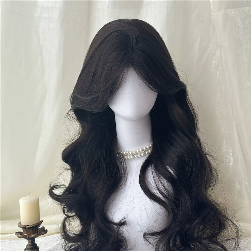 Seamless Blunt Bangs Paired With Large Waves Wig photo 2