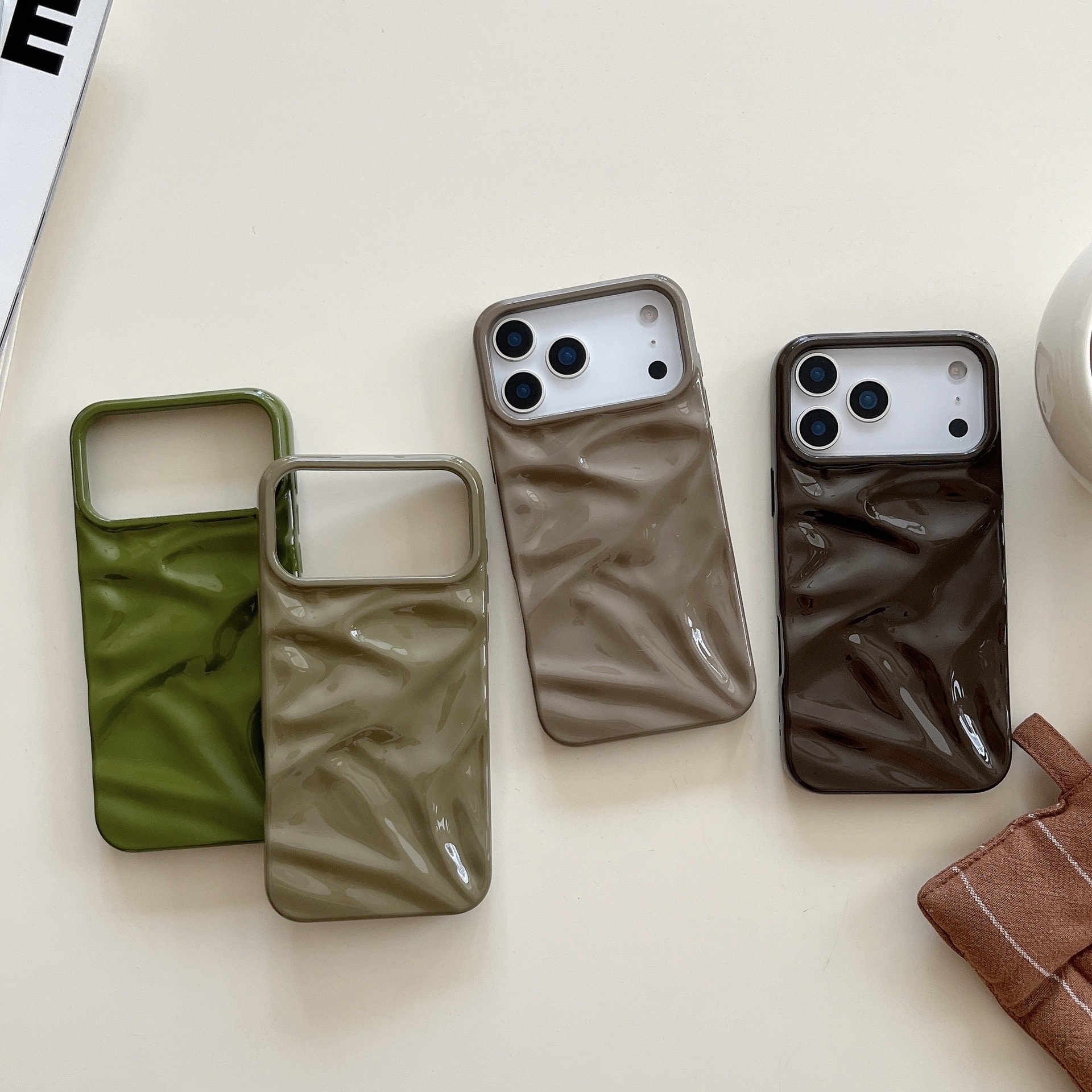 Three-dimensional Pleated Pattern Autumn And Winter Color Phone Case photo 7
