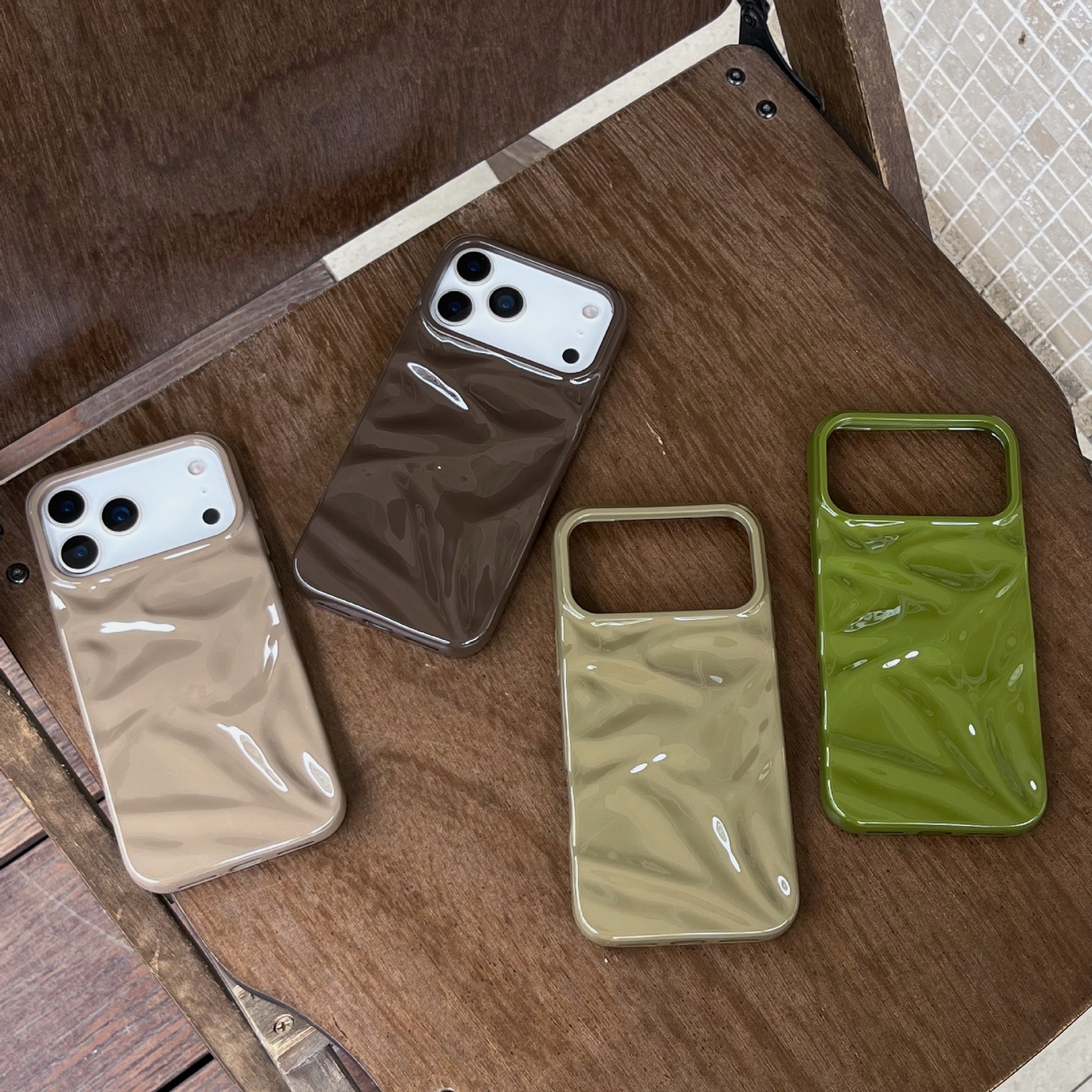 Three-dimensional Pleated Pattern Autumn And Winter Color Phone Case photo 1