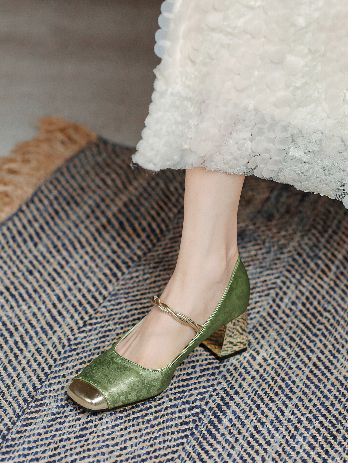 One-strap High Heels With Pearl Embellishments And A Plated Square Heel photo 5